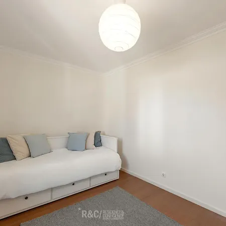 Serene Villa - Perfect Family Retreat Near Nazare