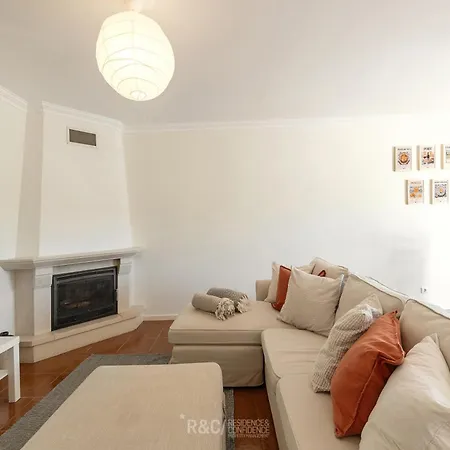 Serene Villa - Perfect Family Retreat Near Nazare ヴィラ *