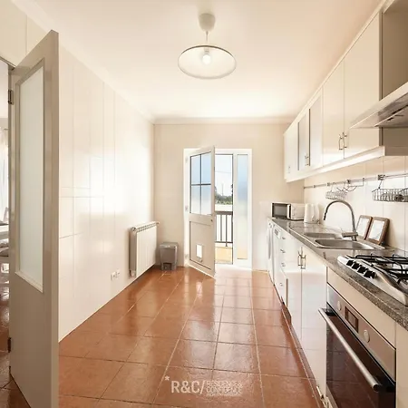 Villa Serene - Perfect Family Retreat Near Nazaré Famalicão