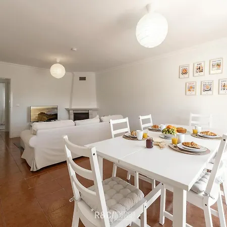 Serene Villa - Perfect Family Retreat Near Nazare Famalicão