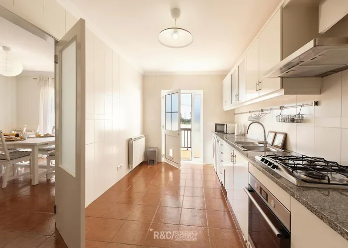 Villa Serene - Perfect Family Retreat Near Nazaré Famalicão